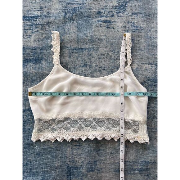 Kendall & Kylie White Lace Side Zip Crop Top Medium - Picture 4 of 6